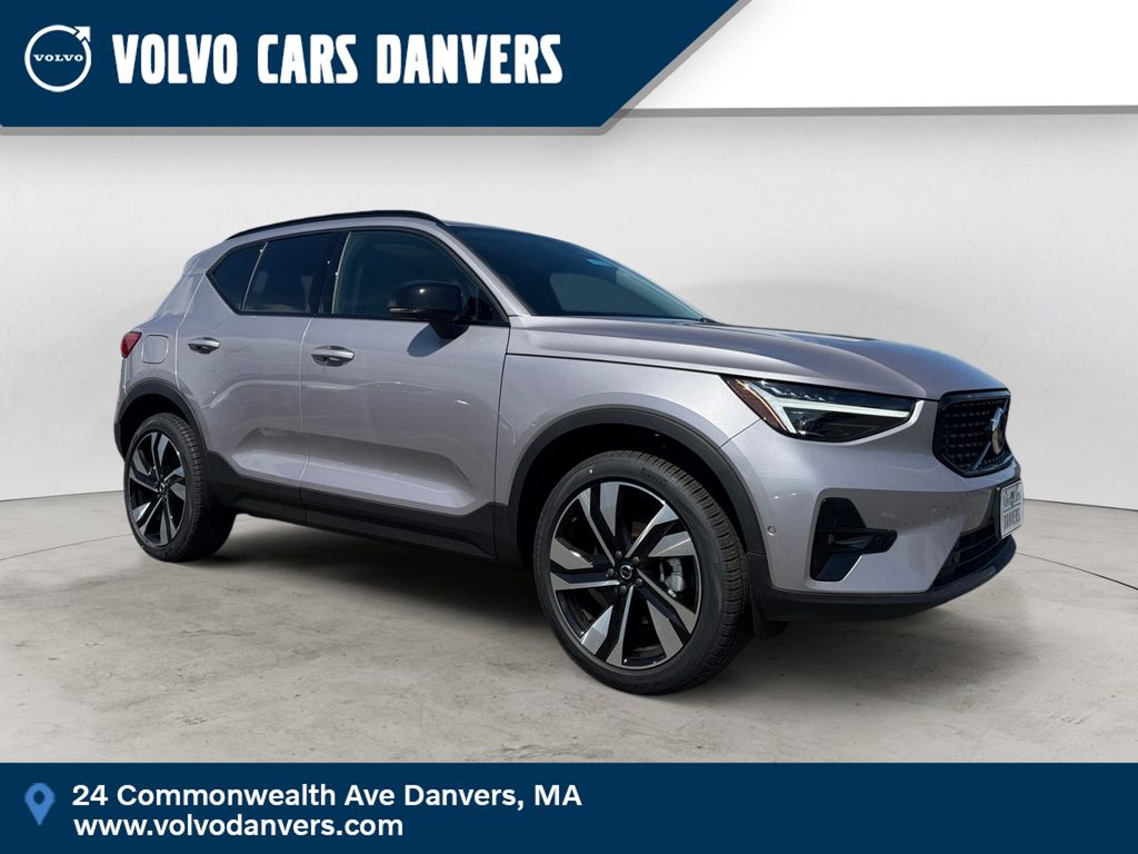 2026 Volvo XC40 SUV 