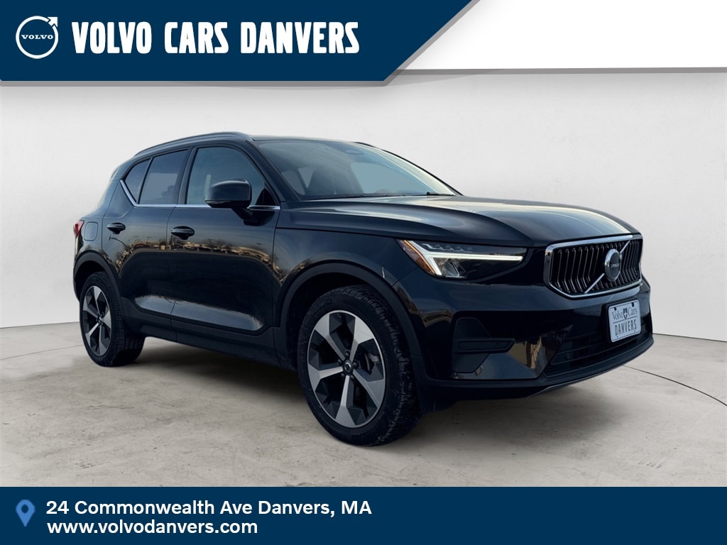 2025 Volvo XC40 Core's photo