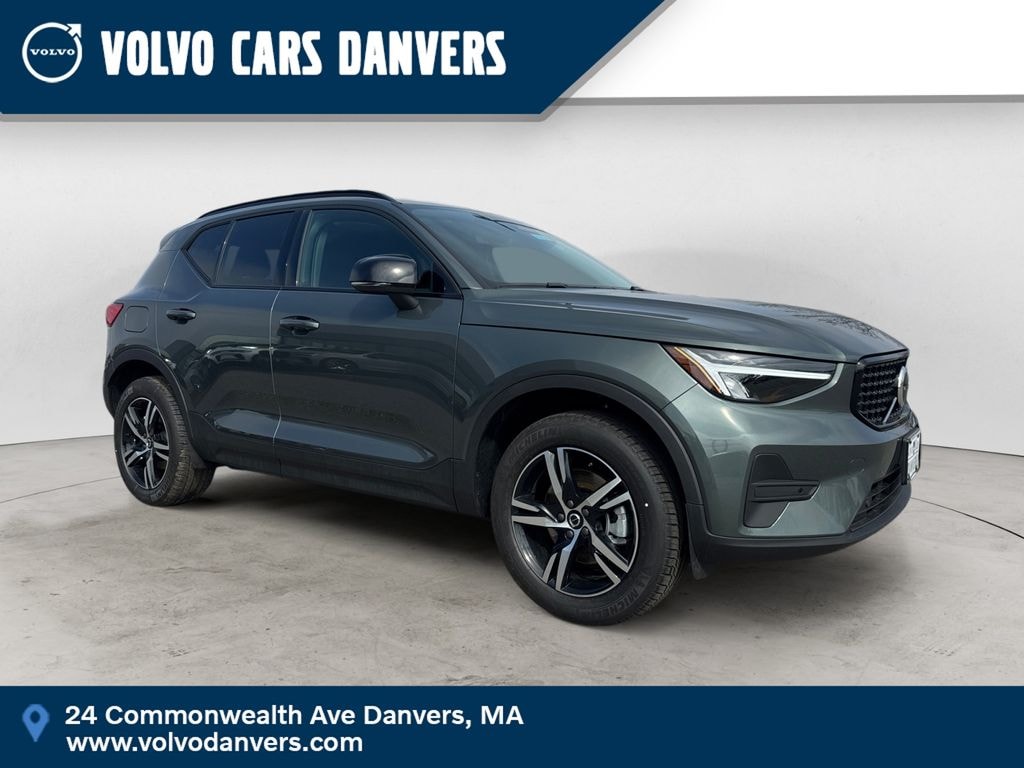 New 2026 Volvo XC40 B5 Core SUV