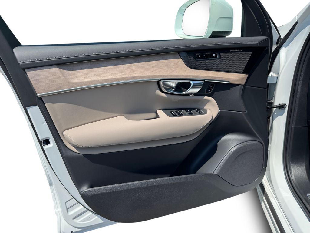 2026 Volvo XC90 Plus - Photo 11