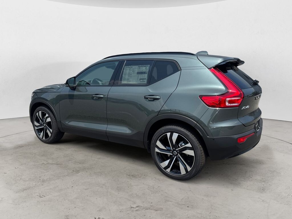 New 2026 Volvo XC40 B5 Ultra SUV