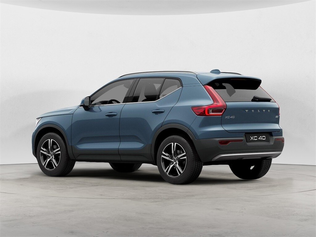 2025 Volvo XC40 Core photo 4