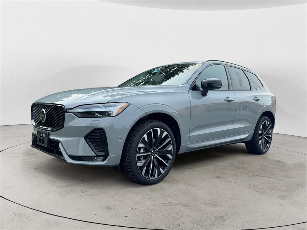 2026 Volvo XC60 B5 photo 2