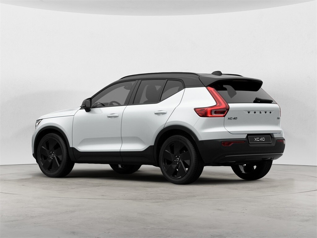 2026 Volvo XC40 photo 3