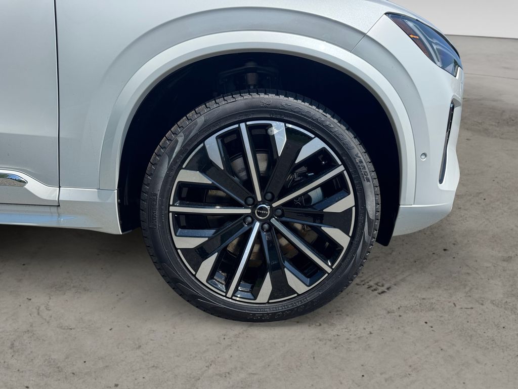 2026 Volvo XC90 Plus - Photo 8
