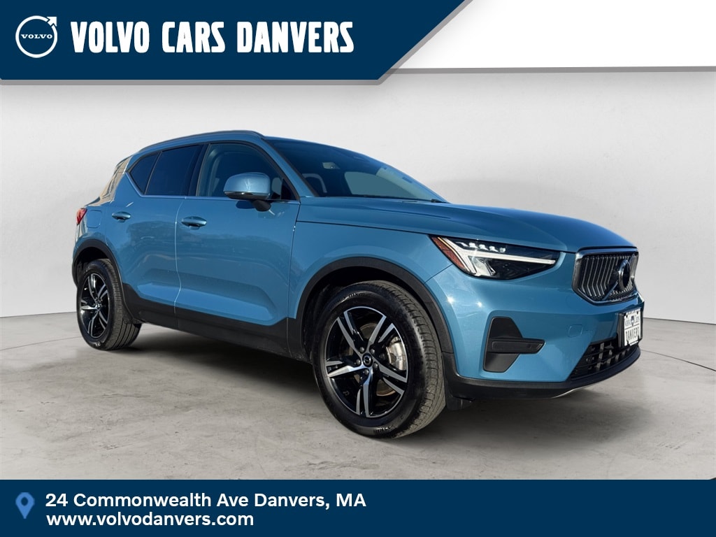 2025 Volvo XC40 Core