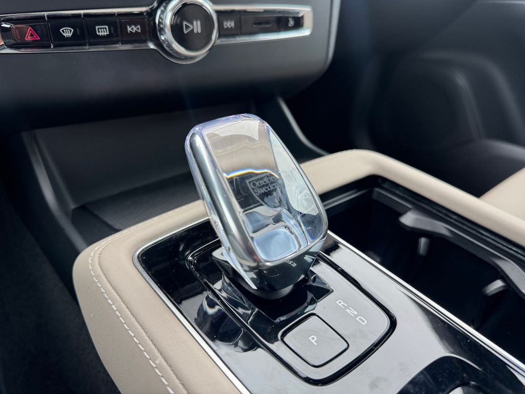 2025 Volvo XC90 Core - Photo 16