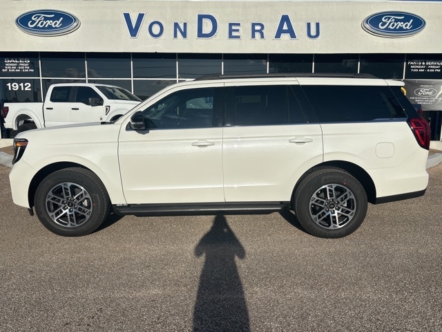 2025 Ford Expedition Active's photo