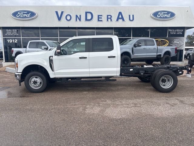 2026 Ford F-350 Super Duty Chassis Cab