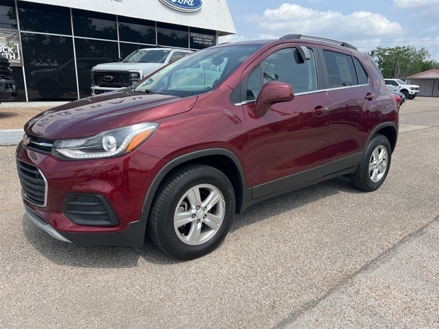 Used 2017 Chevrolet Trax LT with VIN 3GNCJPSB5HL143680 for sale in El Campo, TX