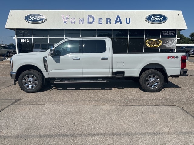 2026 Ford F-350 Super Duty Lariat's photo