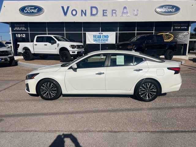 2023 Nissan Altima SV's photo