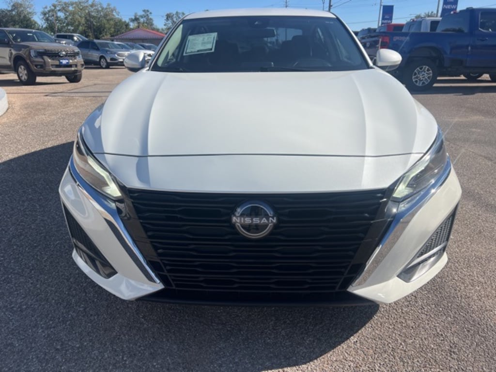 Used 2023 Nissan Altima 2.5 SV Sedan