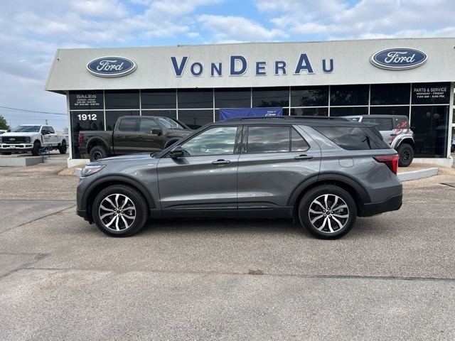 2025 Ford Explorer ST-LINE's photo