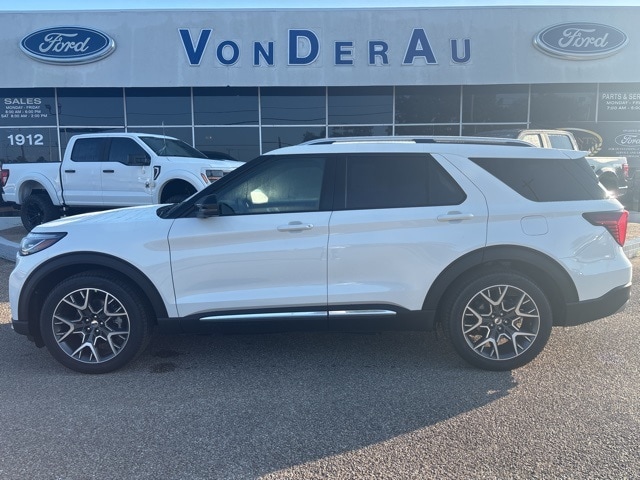 2025 Ford Explorer Platinum's photo