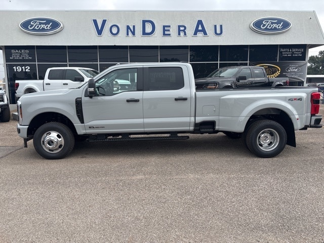 2026 Ford F-350 Super Duty XL's photo