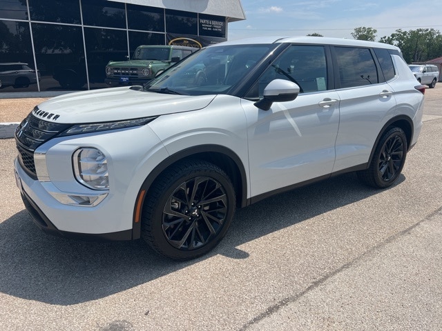 Used 2022 Mitsubishi Outlander ES with VIN JA4J3TA86NZ026357 for sale in El Campo, TX