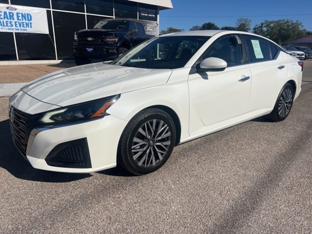 Used 2023 Nissan Altima 2.5 SV Sedan
