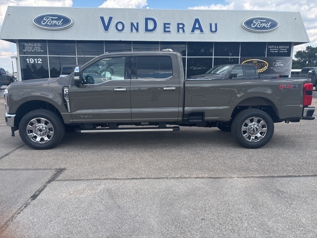 2026 Ford F-350 Super Duty Lariat's photo