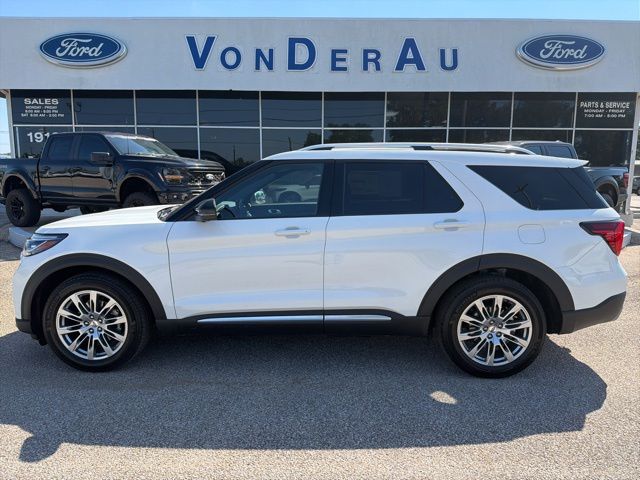 2026 Ford Explorer Platinum's photo