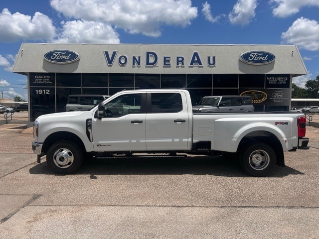 2025 Ford F-350 Super Duty XL's photo