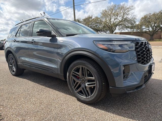2026 Ford Explorer ST-Line - Photo 13