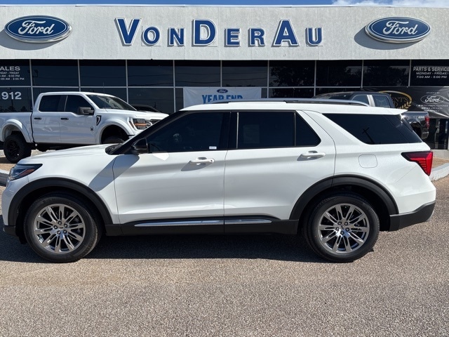 2026 Ford Explorer Platinum's photo