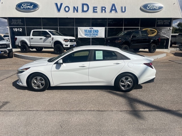 2022 Hyundai Elantra SE