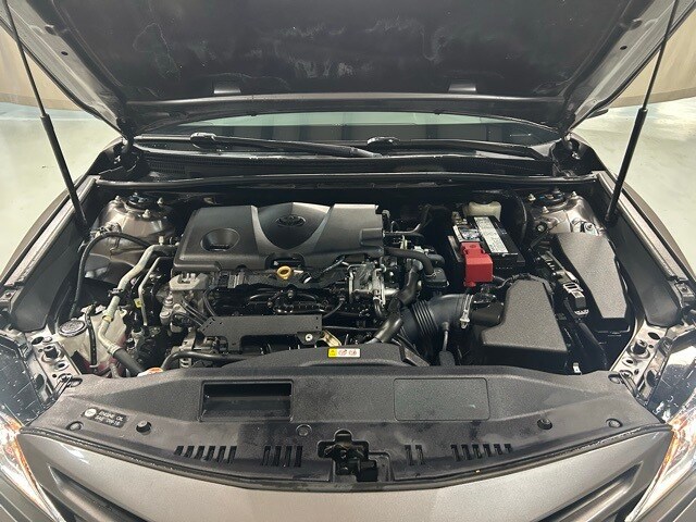 2019 Toyota Camry SE photo 2