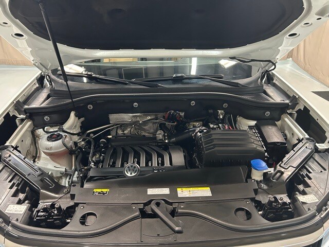 2022 Volkswagen Atlas Cross Sport V6 SEL Premium R-Line photo 2