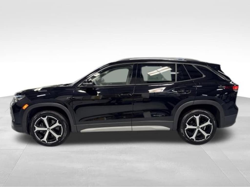 Certified 2025 Volkswagen Tiguan 2.0T SE SUV