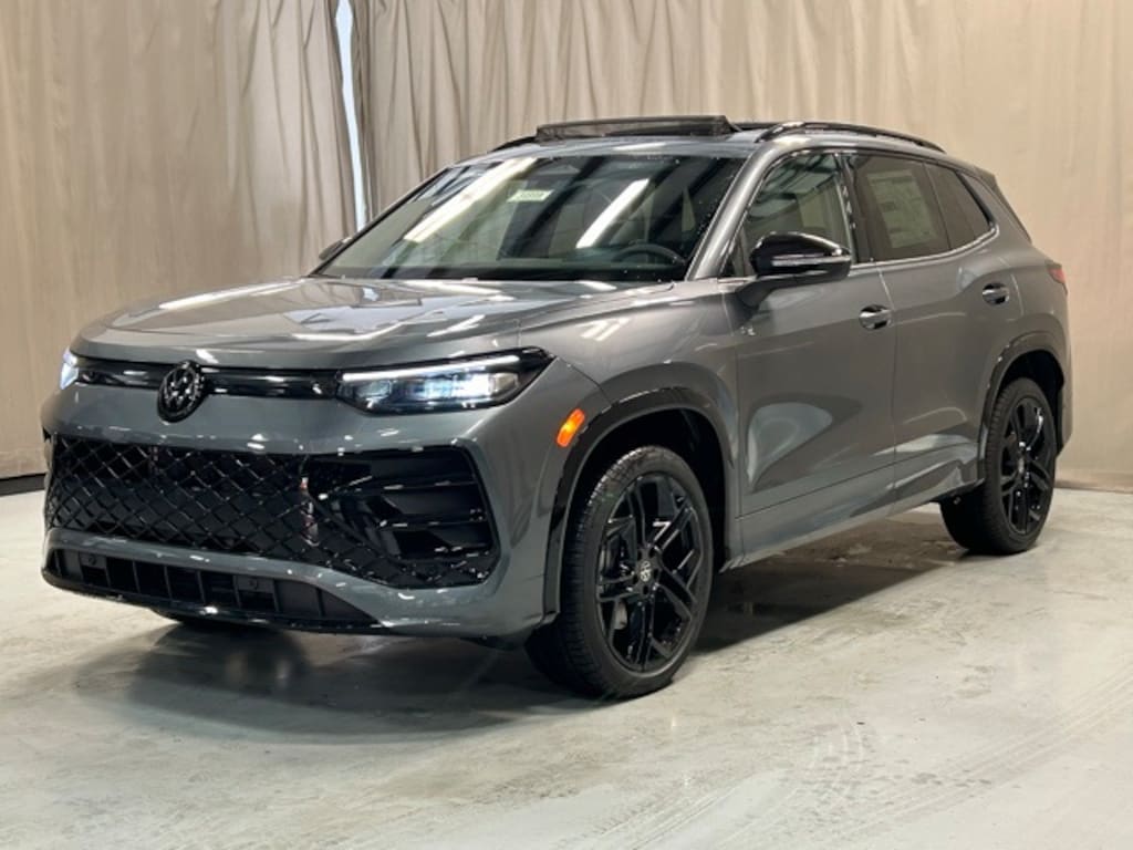 Used 2025 Volkswagen Tiguan 2.0T SE R-Line Black SUV