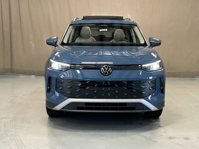 2025 Volkswagen Tiguan SE photo 3