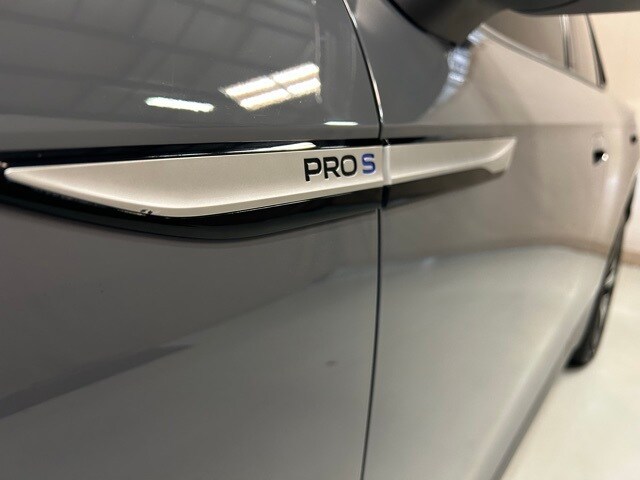 2023 Volkswagen ID.4 Pro S photo 2