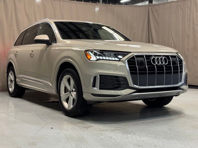 2023 Audi Q7 45 Premium Plus quattro Tiptronic's photo