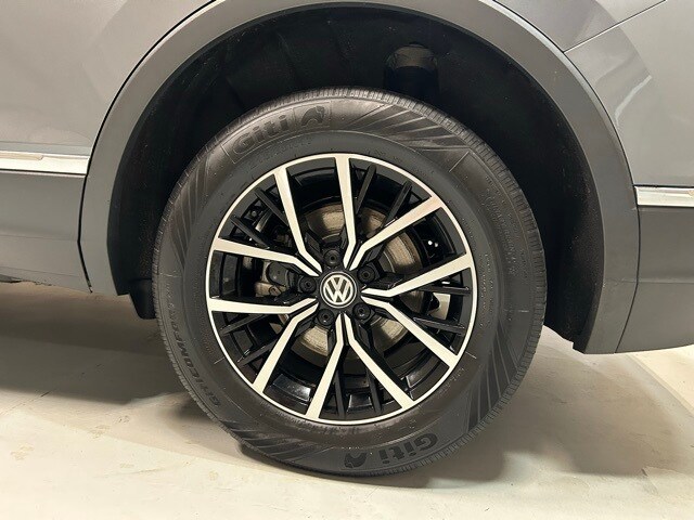 2021 Volkswagen Tiguan R-Line Black SEL photo 4