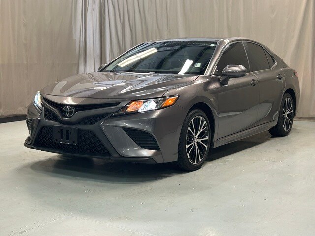 2019 Toyota Camry SE photo 4
