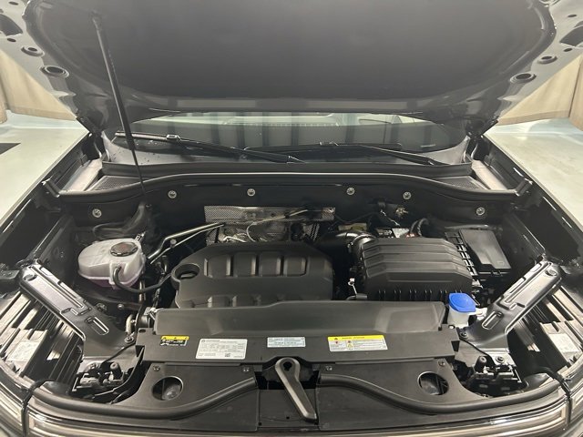 2026 Volkswagen Atlas Cross Sport SEL R-Line photo 3