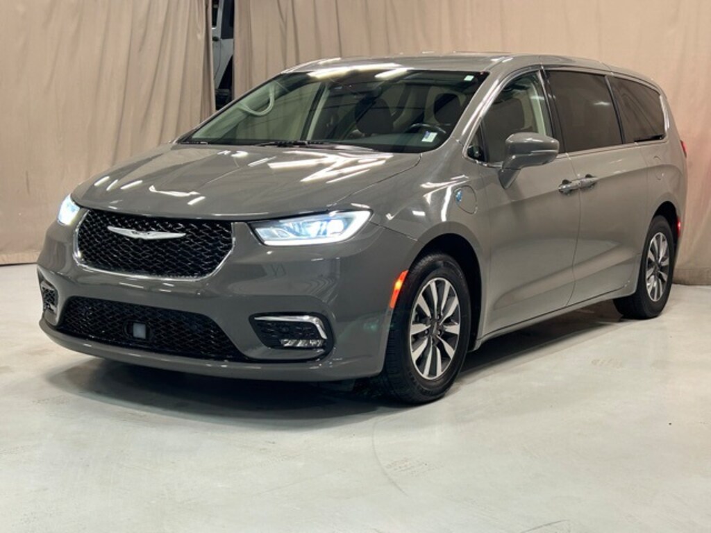 Used 2022 Chrysler Pacifica Hybrid Touring L Van Passenger Van