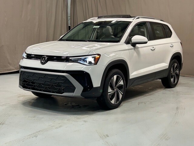 2025 Volkswagen Taos SE photo 3