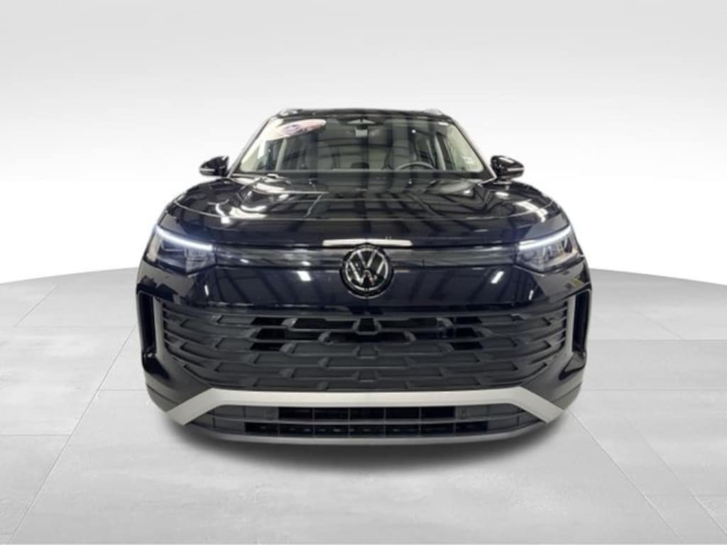 Certified 2025 Volkswagen Tiguan 2.0T SE SUV