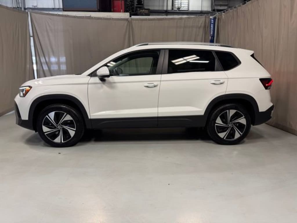 New 2026 Volkswagen Taos 1.5T SE SUV