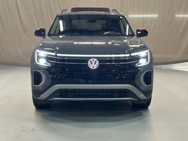 2025 Volkswagen Atlas Peak Edition SE photo 3
