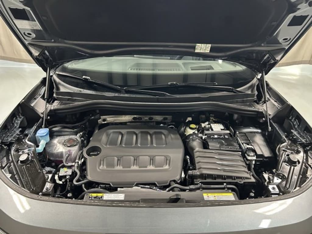 New 2026 Volkswagen Tiguan SE R-Line Black 2.0T SE R-Line Black 4MOTION