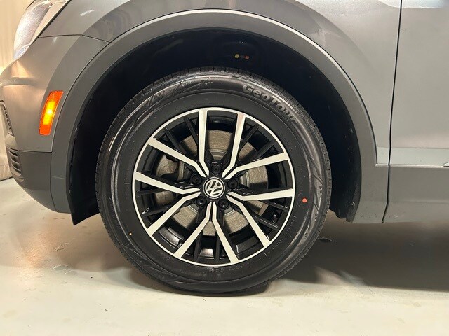 2021 Volkswagen Tiguan R-Line Black SEL photo 3