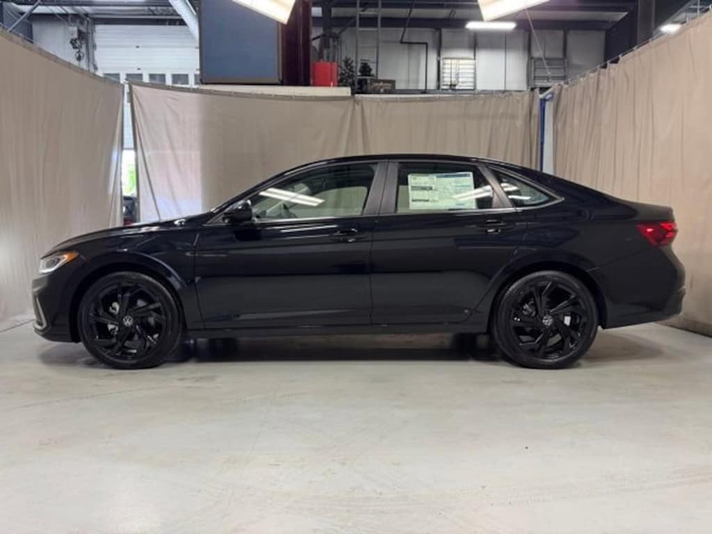 New 2025 Volkswagen Jetta 1.5T SE Sedan