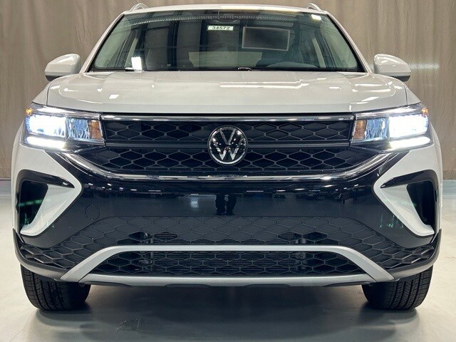2024 Volkswagen Taos SE photo 2