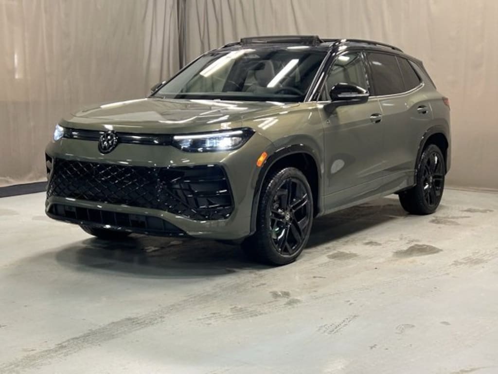 New 2026 Volkswagen Tiguan SE R-Line Black 2.0T SE R-Line Black 4MOTION