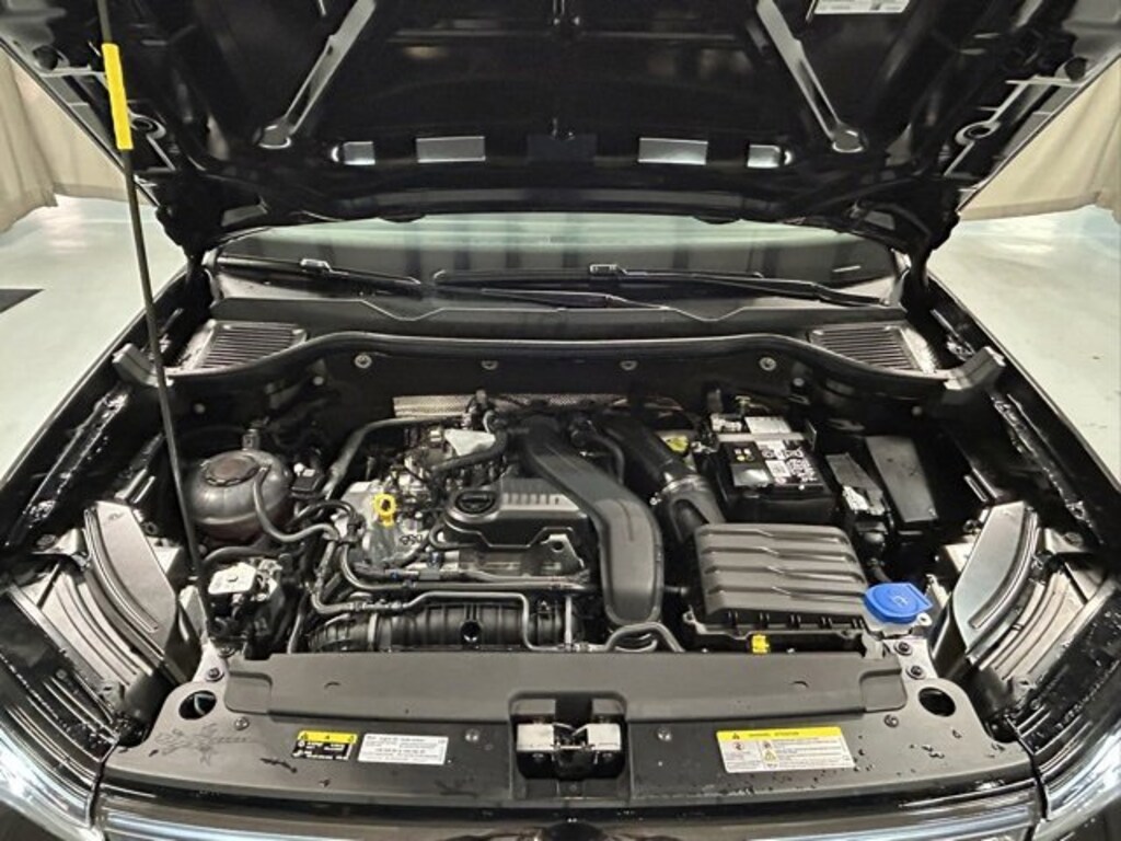New 2026 Volkswagen Taos 1.5T SE Black SUV