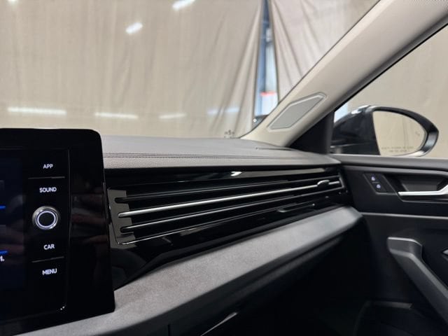 2025 Volkswagen Jetta SE - Photo 26